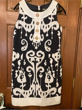 Taylor Dress size 10 with deep side pockets